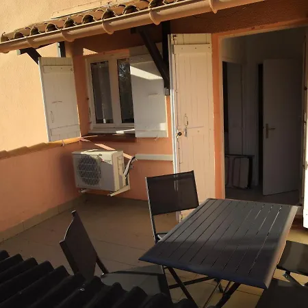 Plage, Agreable, Refait A Neuf, Lit, Reactif, Terrasse, Soleil, Paisible. Apartment